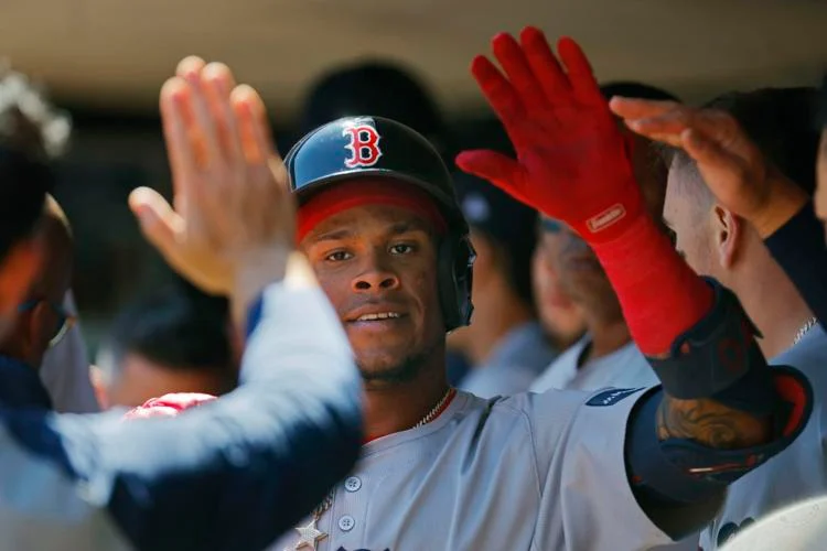 REPORT: With home runs from Rafaela and Devers, the Boston Red Sox defeat the Minnesota Twins 9-2.